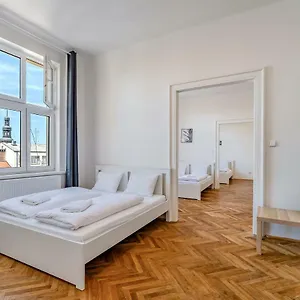 Apartment Avantguard, Prag